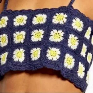 NWOT bp. Navy crochet bralette/super cropped granny square daisy top. Sz L